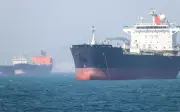 Ông Trump tạm dừng Dự án tự do tại eo biển Hormuz, chờ thỏa thuận với Iran