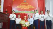 Đảng viên lão thành Nguyễn Kim Mận vinh dự nhận Huy hiệu 80 năm tuổi Đảng