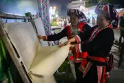 Nghề làm giấy dó truyền thống của người Dao Đỏ được phục hồi và bảo tồn