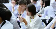 Nghiên cứu lớn tại Mỹ: Cấm điện thoại trong trường chưa chắc cải thiện điểm số