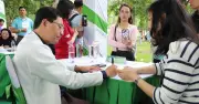 Người dân hào hứng khám sức khỏe miễn phí tại Ngày Dinh dưỡng Cộng đồng Việt Nam lần 6