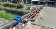 Người dân lo sợ vì lan can cầu gãy mục tại Trần Văn Giàu