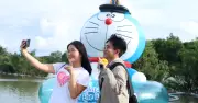 Người dân xếp hàng check-in loạt tượng Doraemon gây sốt ở TP.HCM