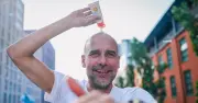 Người hâm mộ Man City tri ân Pep Guardiola trong lễ chia tay