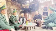 Người lính biên phòng nâng bước học trò nghèo nước bạn Lào