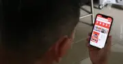 Người mua cân nhắc kỹ khi giá hàng online tăng vì phí sàn