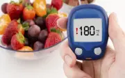 Người đàn ông 28 tuổi đường huyết tăng gấp 10 lần vì sai lầm khi ăn hoa quả giảm cân
