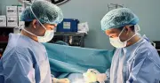 Người đàn ông ngoại quốc cầu cứu bác sĩ do biến chứng sau tiêm filler