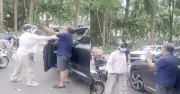 Người phụ nữ hành hung tài xế ở Hà Nội bị mời lên làm việc