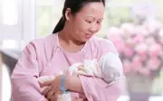 Người phụ nữ U50 bất ngờ mang thai sau 18 năm vô sinh