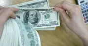 Ngân hàng Nhà nước giữ tỷ giá trung tâm, USD tăng 23 đồng