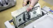 Ngân hàng Nhà nước tăng tỷ giá trung tâm, USD ngân hàng biến động trái chiều