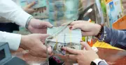 Ngân hàng Nhà nước tăng tỷ giá trung tâm, USD ngân hàng nhích nhẹ