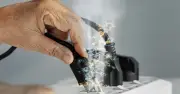 Nguy hiểm từ sét: 8 hiểu lầm chết người cần tránh ngay khi ở nhà