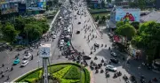 Ngày thứ ba đổi cách chạy xe ở vòng xoay Điện Biên Phủ, người dân vẫn lúng túng