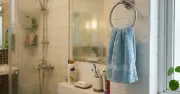 Nhà tắm là 'vườn ươm vi khuẩn', bác sĩ mách cách dùng khăn đúng