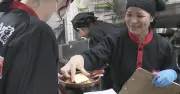Nhật Bản tạm ngừng cấp visa lao động tay nghề, gây áp lực lên ngành nhà hàng