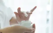 Nằm lòng 7 lợi ích của kem dưỡng ẩm để nuôi dưỡng làn da khỏe đẹp từ gốc