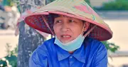 Nắng nóng 50 độ C ở Hà Nội, người lao động vất vả mưu sinh