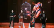NTK Viết Bảo đưa chất liệu zèng A Lưới lên áo dài Huế tại triển lãm