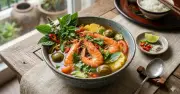 Nấu canh chua tôm bỏ ngay loại lá này vào nước chua dịu thơm nức mũi, vị ngon cuốn hơn cả canh tôm yum