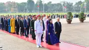 Đoàn đại biểu Đại hội Mặt trận Tổ quốc vào Lăng viếng Bác