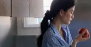 Áp lực phải sống 'đáng nhớ' từ mạng xã hội khiến nhiều người trẻ kiệt sức