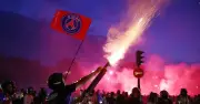 Paris hỗn loạn sau chiến thắng PSG: Hàng trăm cổ động viên bị bắt vì ăn mừng quá khích