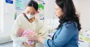 Phó chủ tịch nước thăm hỏi, tặng quà bệnh nhi tại Bệnh viện Nhi đồng 1