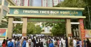 Phụ huynh Hà Nội căng thẳng đồng hành cùng con trong kỳ thi lớp 10