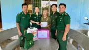Phụ nữ Bộ đội Biên phòng Đắk Lắk thăm và tặng quà Mẹ Việt Nam anh hùng
