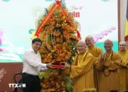 Phó Thủ tướng Nguyễn Văn Thắng chúc mừng Đại lễ Phật đản tại Huế
