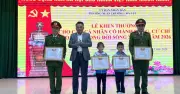 Phường Xuân Trường khen thưởng 4 cá nhân có hành động đẹp
