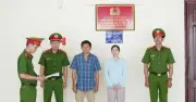Phát hiện 3 điểm sản xuất nước hoa giả, đại tá công an đến hiện trường chỉ đạo