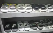 Phát hiện cửa hàng bán hơn 1.400 sản phẩm giày dép giả nhãn hiệu Nike, Adidas, New Balance và Onitsuka Tiger