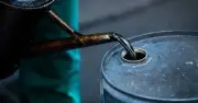 Phát hiện xăng dầu kém chất lượng tại Vĩnh Long, phạt gần 325 triệu đồng