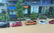 Quảng Ninh chìm trong biển nước sau trận mưa lớn hơn 200mm