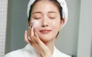 Quy trình 4 bước skincare buổi tối cho da dầu sạch sâu, sáng mịn
