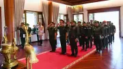 Sĩ quan trẻ ba nước dâng hương tưởng niệm tại Bảo tàng Hồ Chí Minh