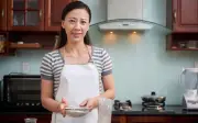 Sau 10 năm làm giúp việc, tôi bật khóc khi nhận được thư bà chủ giàu có để lại cho mình