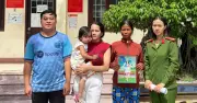 Sau 11 năm xa cách, người phụ nữ Ba Na đoàn tụ với mẹ nhờ công an
