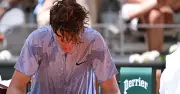 Sinner bị loại khỏi Roland Garros sau cú sụp đổ vì lo lửa Paris