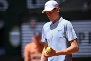 Sinner gây sốc khi bị loại sớm tại Roland Garros 2026