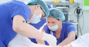Sản phụ bị giam lỏng ở viện vì nợ viện phí, xin bác sĩ đừng cho về