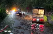 Sạt lở đất, đá gây nguy hiểm cho người và phương tiện ở Sơn La