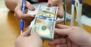 Tỷ giá USD hôm nay 26/5: Ngân hàng tăng, tự do giảm