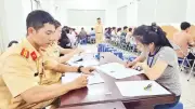 Thủ tướng yêu cầu cắt giảm thủ tục hành chính ngay trong tháng 5
