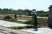 Thanh Hóa: Điểm dân tát bắt mưu sinh trên đồng giữa trời nắng nóng