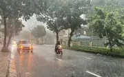 Thời tiết Hà Nội sắp đón mưa dông kèm sấm sét, gió giật mạnh