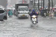 Thời tiết hôm nay 29/5: Bắc Bộ và Nam Bộ mưa rào, dông rải rác